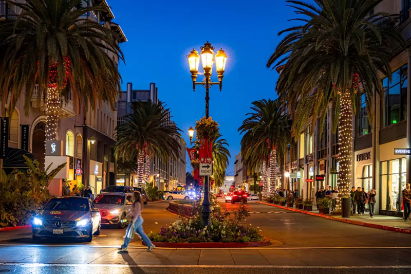 Santana Row Holiday Street