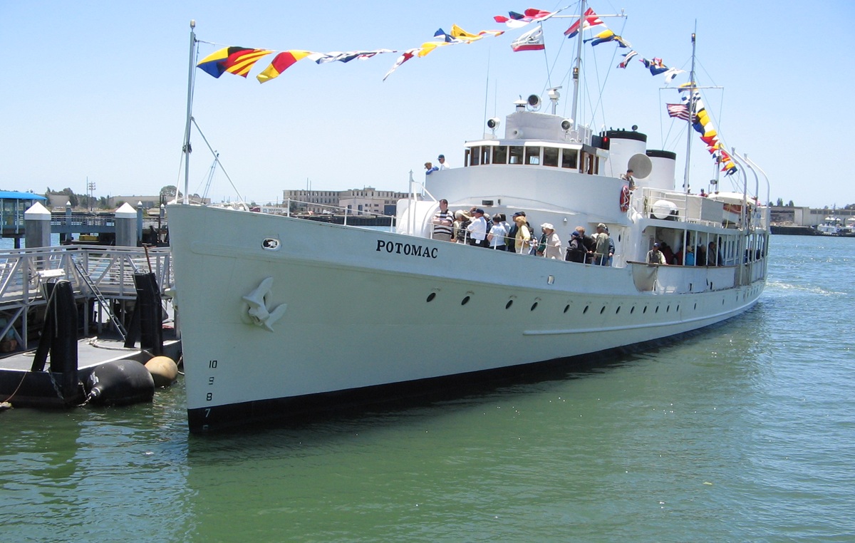 How to Reach the USS Potomac With Group Bus Rentals in Oakland | Phoenix Transportation