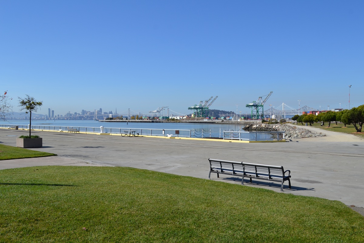 Visiting Middle Harbor Shoreline Park by Group Bus in Oakland | Phoenix Transportation